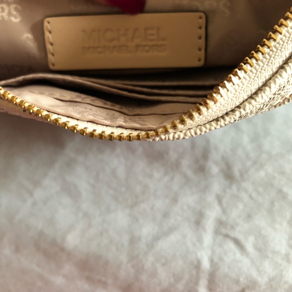 MICHAEL KORS Jet Set Large Wristlet - Vanilla - Picture 3 of 5
